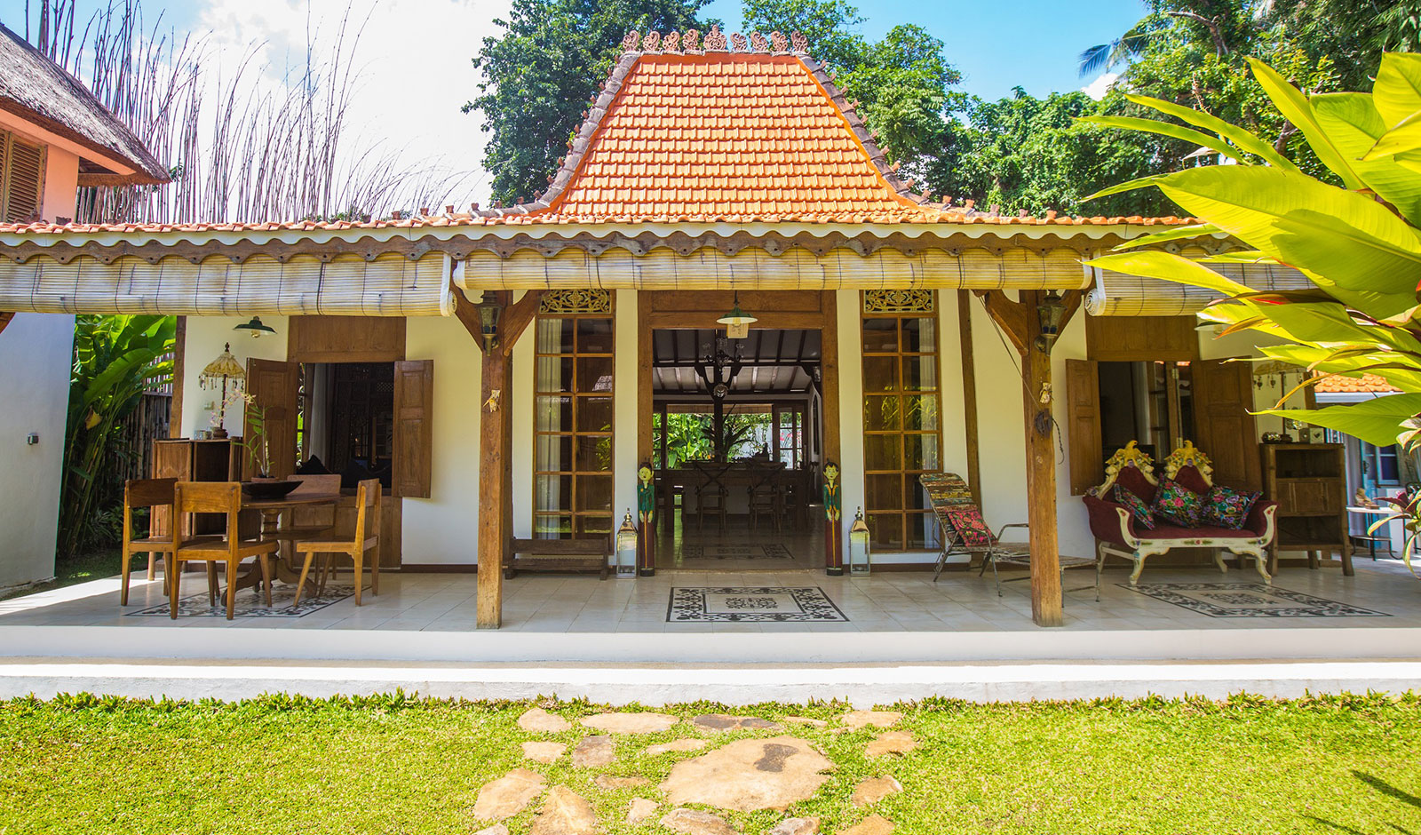 Joglo Lata Lama: Funky Wooden Bungalow Accommodation in North Bali